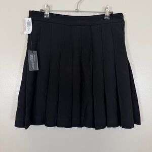 *NEW Babaton Black Pleated Skirt Size 10 (FLAW)
